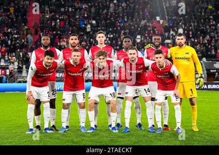 ALKMAAR - joueurs de l'AZ lors du match de l'UEFA Conference League dans le groupe E entre AZ Alkmaar et HSK Zrinjski Mostar au stade AFAS le 30 novembre 2023 à Alkmaar, aux pays-Bas. ANP ED VAN DE POL Banque D'Images