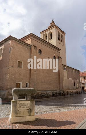 Église d'El Salvador dans la ville d'Arevalo combine différents styles architecturaux construits dans les XII-XIII siècles, Avila. Espagne. Données 14-11-22 Banque D'Images