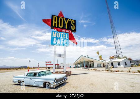 Roy's Motel à Amboy, Californie, fondé dans les années 1930, son architecture rétro capture l'essence de l'ère dorée de la route 66, avec son design classique Banque D'Images