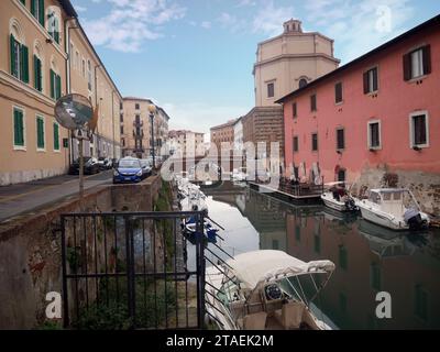 Livourne, Toscane, Italie. Canaux de la vieille ville Banque D'Images