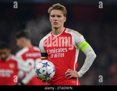 Londres, Royaume-Uni. 29 nov. 2023 - Arsenal v RC Lens - Ligue des Champions - Emirates Stadium. Martin Odegaard d'Arsenal lors du match de Ligue des Champions contre Lens. Crédit photo : Mark pain / Alamy Live News Banque D'Images