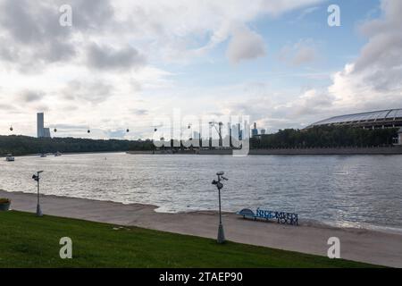 Moscou, Russie - 20 juillet 2019- le quai Vorobyovskaïa est apparu en 1911, lorsque les travaux ont commencé sur la construction d'un parc sur la pente de la Vorobyovy Banque D'Images