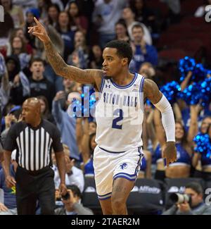 Seton Hall le garde des Pirates Al-Amir Dawes (2 ans) réagit après avoir tiré un trois pointeur contre le nord-est en première mi-temps au Prudential Center à Newark, New Jersey, le mercredi 29 novembre. Duncan Williams/CSM Banque D'Images