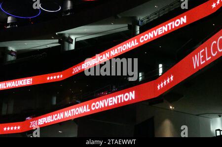 Milwaukee, Wisconsin, États-Unis. 30 novembre 2023. Fiserv Forum, le site de la Convention nationale républicaine de 2024 à Milwaukee, Wisconsin, est montré jeudi 30 novembre 2023 lors d'une visite des installations de la convention par les médias. La convention est prévue du 15 au 18 juillet. L'arène, qui a ouvert ses portes en août 2018, accueille les équipes masculines de basket-ball des Bucks de Milwaukee et de l'Université Marquette. (Image de crédit : © Mark Hertzberg/ZUMA Press Wire) USAGE ÉDITORIAL SEULEMENT! Non destiné à UN USAGE commercial ! Banque D'Images