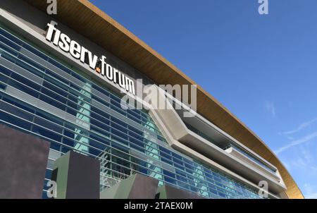 Milwaukee, Wisconsin, États-Unis. 30 novembre 2023. Fiserv Forum, le site de la Convention nationale républicaine de 2024 à Milwaukee, Wisconsin, est montré jeudi 30 novembre 2023 lors d'une visite des installations de la convention par les médias. La convention est prévue du 15 au 18 juillet. L'arène, qui a ouvert ses portes en août 2018, accueille les équipes masculines de basket-ball des Bucks de Milwaukee et de l'Université Marquette. (Image de crédit : © Mark Hertzberg/ZUMA Press Wire) USAGE ÉDITORIAL SEULEMENT! Non destiné à UN USAGE commercial ! Banque D'Images