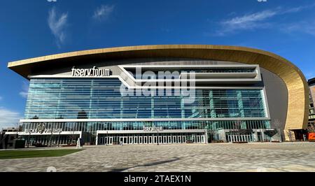 Milwaukee, Wisconsin, États-Unis. 30 novembre 2023. Fiserv Forum, le site de la Convention nationale républicaine de 2024 à Milwaukee, Wisconsin, est montré jeudi 30 novembre 2023 lors d'une visite des installations de la convention par les médias. La convention est prévue du 15 au 18 juillet. L'arène, qui a ouvert ses portes en août 2018, accueille les équipes masculines de basket-ball des Bucks de Milwaukee et de l'Université Marquette. (Image de crédit : © Mark Hertzberg/ZUMA Press Wire) USAGE ÉDITORIAL SEULEMENT! Non destiné à UN USAGE commercial ! Banque D'Images