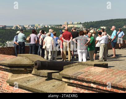 Brno, République tchèque - 01 juin 2017 : touristes au château de Spilberk à Brno, République tchèque Banque D'Images