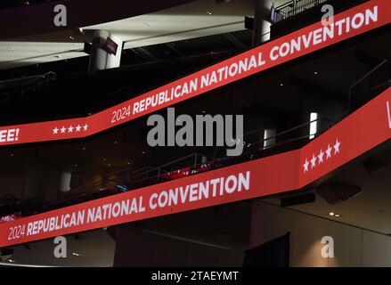 Milwaukee, Wisconsin, États-Unis. 30 novembre 2023. Fiserv Forum, le site de la Convention nationale républicaine de 2024 à Milwaukee, Wisconsin, est montré jeudi 30 novembre 2023 lors d'une visite des installations de la convention par les médias. La convention est prévue du 15 au 18 juillet. L'arène, qui a ouvert ses portes en août 2018, accueille les équipes masculines de basket-ball des Bucks de Milwaukee et de l'Université Marquette. (Image de crédit : © Mark Hertzberg/ZUMA Press Wire) USAGE ÉDITORIAL SEULEMENT! Non destiné à UN USAGE commercial ! Banque D'Images