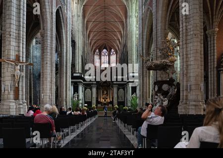 Gand, Belgique - juillet 25 2023 : vue intérieure de l'église cathédrale Saint-Bavon. Banque D'Images