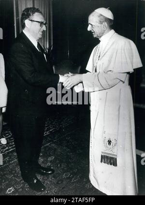 3 juin 1975, Rome, Italie : le secrétaire d'Etat américain HENRY KISSINGER rencontre le PAPE PAUL VI Le président Ford a terminé son voyage d'une semaine en Europe par une visite essentiellement cérémonielle à Rome pour des entretiens avec le président Leone et le pape Paul VI (Image de crédit : © Keystone Press Agency/ZUMA Press Wire) USAGE ÉDITORIAL SEULEMENT! Non destiné à UN USAGE commercial ! Banque D'Images