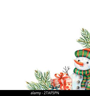 Cadre aquarelle d'hiver avec bonhomme de neige dans un chapeau et écharpe avec boîtes cadeaux et branches de sapin, illustration de vacances d'hiver nouvel an avec personnage de dessin animé Banque D'Images