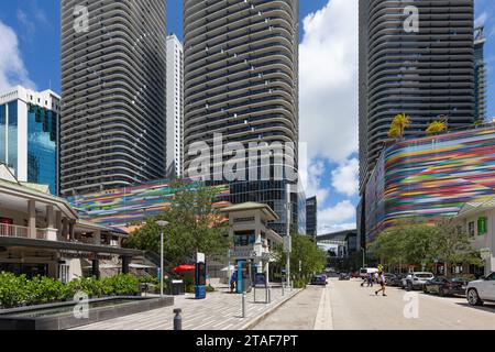 Mary Brickell Village sur South Miami Avenue, Miami, Floride, États-Unis Banque D'Images