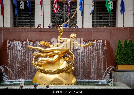 Statue de Prométhée dans le Rockefeller Center Banque D'Images