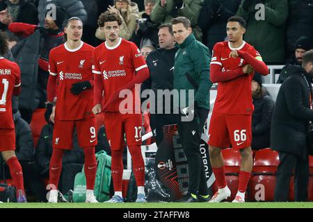 Liverpool, Royaume-Uni. 30 novembre 2023. Liverpool cherchez à faire venir Darwin Nunez de Liverpool, Curtis Jones de Liverpool et Trent Alexander-Arnold de Liverpool. UEFA Europa League Group E Match, Liverpool contre Lask à Anfield à Liverpool le jeudi 30 novembre 2023. Cette image ne peut être utilisée qu'à des fins éditoriales. Usage éditorial uniquement. photo de Chris Stading/Andrew Orchard photographie sportive/Alamy Live News crédit : Andrew Orchard photographie sportive/Alamy Live News Banque D'Images