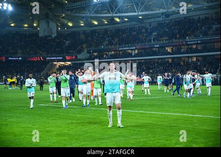 Athènes, Lombardie, Grèce. 30 novembre 2023. Les joueurs de Brighton & Hove Albion célèbrent la victoire lors du match du groupe B de l'UEFA Europa League entre l'AEK FC et Brighton & Hove Albion à l'OPAP Arena le 30 novembre 2023 à Athènes, Grèce. (Image de crédit : © Stefanos Kyriazis/ZUMA Press Wire) USAGE ÉDITORIAL SEULEMENT! Non destiné à UN USAGE commercial ! Banque D'Images