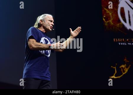 30 novembre 2023, Sao Paulo, SÃ£o Paulo, Brésil, Brésil : le chanteur Bruce Dickinson, chanteur du groupe de heavy Metal Iron Maiden présente le Mandrake Project lors de la Comic-con Experience (CCXP) 2023 à Sao Paulo Expo le 30 novembre 2023, à Sao Paulo, Brésil. (Photo de Leandro Bernardes/PxImages) (crédit image : © Leandro Bernardes/PX Imagens via ZUMA Press Wire) USAGE ÉDITORIAL SEULEMENT! Non destiné à UN USAGE commercial ! Banque D'Images