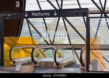 Images de détail de l'intérieur de la gare Bella Vista Railway Station sur la Metro North West et Bankstown Line à Sydney, Australie Banque D'Images