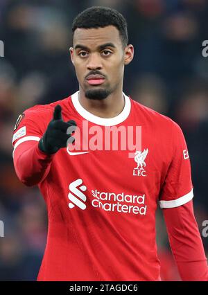 Anfield, Liverpool, Merseyside, Royaume-Uni. 30 novembre 2023. Europa League football, phases de groupes, Liverpool contre LASK ; Ryan Gravenberch de Liverpool crédit : action plus Sports/Alamy Live News Banque D'Images