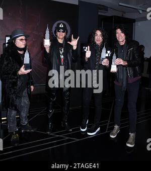 30 novembre 2023, New York, New York, USA : Eric Singer, Gene Simmons, Paul Stanley, et Tommy Thayer du légendaire groupe Rock 'N' Roll Kiss à l'éclairage cérémoniel de l'Empire State Building en l'honneur de leurs derniers spectacles à l'Empire State Building à New York. (Image de crédit : © photo image Press via ZUMA Press Wire) USAGE ÉDITORIAL SEULEMENT! Non destiné à UN USAGE commercial ! Banque D'Images