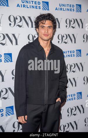 NEW YORK, NEW YORK - NOVEMBRE 30 : Charles Melton assiste à la projection spéciale de mai décembre de Netflix au 92nd Street y le 30 novembre 2030 à New York. Crédit : Ron Adar/Alamy Live News Banque D'Images