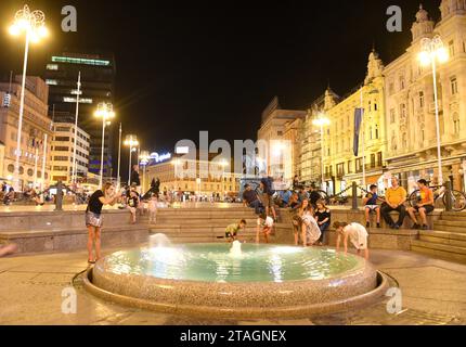 Zagreb, Croatie - août 2017 : place Ban Jelacic la nuit, Zagreb, Croatie Banque D'Images