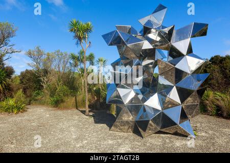 « Fragmented interactions », une œuvre d'art dans le parc de sculptures de l'aéroport d'Auckland, Auckland, Nouvelle-Zélande Banque D'Images