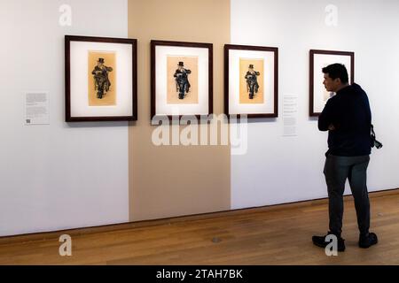 AMSTERDAM - le vieil homme buvant du café dans le musée Van Gogh. La série rare et complète de trois lithographies (gravures sur pierre) de Vincent van Gogh's Coffee Drinking Old Man en 1882 est maintenant ensemble dans le musée pour la première fois. ANP RAMON VAN flymen netherlands Out - belgique Out Banque D'Images