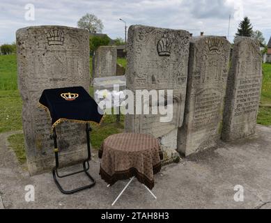 Belz, Ukraine - 11 mai 2015 : ancien cimetière juif dans la ville de Belz, région de Lviv, Ukraine. Banque D'Images