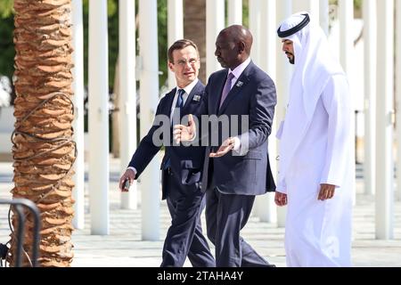 Dubaï, Émirats arabes Unis. 01 décembre 2023. Les chefs d’État arrivent à la session d’ouverture du sommet des dirigeants mondiaux lors de la COP28, Conférence des Nations Unies sur les changements climatiques, organisée par la CCNUCC au Dubai Exhibition Center, Émirats arabes Unis, le 1 décembre 2023. La COP28, qui se déroule de novembre 29 à décembre 12, se concentre sur la façon dont des nations particulières ont géré la réalisation de leurs objectifs climatiques. La Conférence de Dubaï se concentre également sur les communautés les plus vulnérables et sur le Fonds pour pertes et dommages. (Photo Dominika Zarzycka/Sipa USA) crédit : SIPA USA/Alamy Live News Banque D'Images