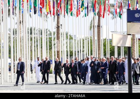 Dubaï, Émirats arabes Unis. 01 décembre 2023. Les chefs d’État arrivent à la session d’ouverture du sommet des dirigeants mondiaux lors de la COP28, Conférence des Nations Unies sur les changements climatiques, organisée par la CCNUCC au Dubai Exhibition Center, Émirats arabes Unis, le 1 décembre 2023. La COP28, qui se déroule de novembre 29 à décembre 12, se concentre sur la façon dont des nations particulières ont géré la réalisation de leurs objectifs climatiques. La Conférence de Dubaï se concentre également sur les communautés les plus vulnérables et sur le Fonds pour pertes et dommages. (Photo Dominika Zarzycka/Sipa USA) crédit : SIPA USA/Alamy Live News Banque D'Images