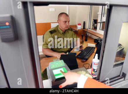 Medyka, Pologne - 11 juin 2017 : point de contrôle Medyka-Shegyni à la frontière avec la Pologne et l'Ukraine et à environ 15 km de la ville polonaise de Przemysl. Banque D'Images