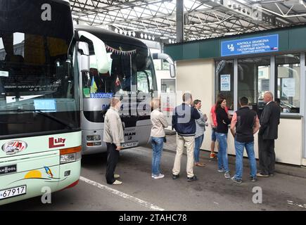 Medyka, Pologne - 11 juin 2017 : point de contrôle Medyka-Shegyni à la frontière avec la Pologne et l'Ukraine et à environ 15 km de la ville polonaise de Przemysl. Banque D'Images