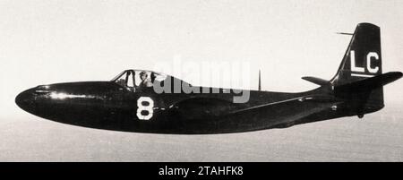 Avion - McDonnell FH-1 Phantom VMF-122 en vol Banque D'Images