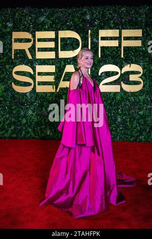 Jeddah, Arabie saoudite. 30 novembre 2023. L’actrice AMÉRICAINE Sharon Stone marche sur le tapis rouge en arrivant à la cérémonie d’ouverture de la 3e édition du Red Sea film Festival à Djeddah, en Arabie Saoudite, le 30 novembre 2023. Photo Balkis Press/ABACAPRESS.COM crédit : Abaca Press/Alamy Live News Banque D'Images