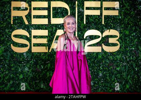 Jeddah, Arabie saoudite. 30 novembre 2023. L’actrice AMÉRICAINE Sharon Stone marche sur le tapis rouge en arrivant à la cérémonie d’ouverture de la 3e édition du Red Sea film Festival à Djeddah, en Arabie Saoudite, le 30 novembre 2023. Photo Balkis Press/ABACAPRESS.COM crédit : Abaca Press/Alamy Live News Banque D'Images