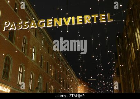 Weihnachtsbeleuchtung in der Hamburger Innenstadt, hier im Passagenviertel, Nähe Jungfernstieg. *** Lumières de Noël dans le centre-ville de Hambourg, ici dans le Passagenviertel, près de Jungfernstieg crédit : Imago/Alamy Live News Banque D'Images