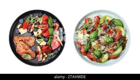 Délicieuses salades au vinaigre balsamique isolé sur blanc, vue de dessus Banque D'Images