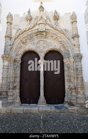 Viana do Alentejo, Igreja de Nossa Senhora da Anunciaçao portail (style manueline). Evora, Alentejo, Portugal. Banque D'Images