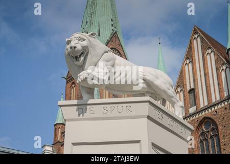 Denkmal Heinrich der Löwe, Altstädtischer Markt, Schwerin, Mecklenburg-Vorpommern, Deutschland *** Monument à Henri le Lion, marché de la vieille ville, Schwerin, Mecklenburg-Vorpommern, Allemagne Banque D'Images