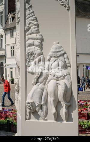 Denkmal Heinrich der Löwe, Altstädtischer Markt, Schwerin, Mecklenburg-Vorpommern, Deutschland *** Monument à Henri le Lion, marché de la vieille ville, Schwerin, Mecklenburg-Vorpommern, Allemagne crédit : Imago/Alamy Live News Banque D'Images