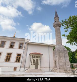 Mosquée Arnavutkoy Tevfikiye dans le quartier Arnavutkoy, Istanbul, Turquie, la mosquée a été construite au 18e siècle et est un bel exemple de l'architecture ottomane Banque D'Images