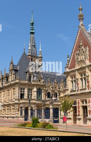 Fécamp, France - 17 juillet 2022 : le Palais bénédictin à Fécamp par une journée ensoleillée en été Banque D'Images