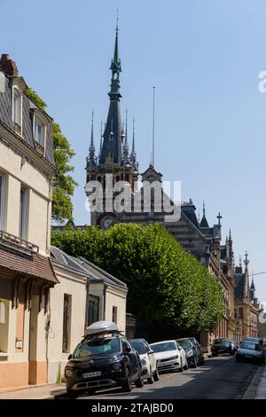 Fécamp, France - 17 juillet 2022 : le Palais bénédictin à Fécamp par une journée ensoleillée en été Banque D'Images