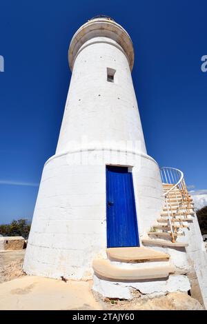 Paphos, Chypre - 02 octobre 2023 : le phare de Paphos dans la zone archéologique de Kato Paphos - un site du patrimoine mondial de l'UNESCO, Paphos alias Pafos était UE Banque D'Images