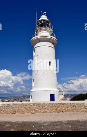 Paphos, Chypre - 02 octobre 2023 : le phare de Paphos dans le parc archéologique de Kato Paphos - un site du patrimoine mondial de l'UNESCO, Paphos alias Pafos était UE Banque D'Images