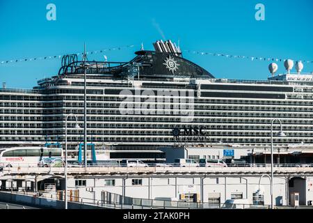 Gênes, Italie - 18 novembre 2023 : MSC Seaview au mouillage à Gênes, Italie lors d'un voyage de 19 nuits d'Espagne au Brésil Banque D'Images