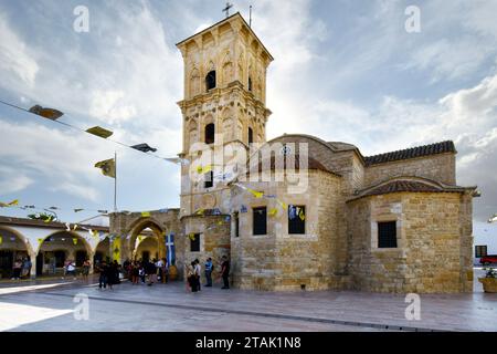 Larnaca, Chypre - 30 septembre 2023 : personnes non identifiées à l'ancienne église médiévale de Saint Lazare dans la partie sud chypriote de l'île Banque D'Images