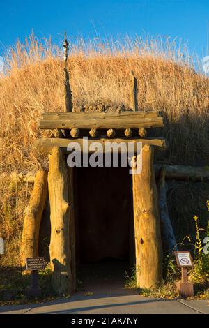 Earth Lodge, lieu historique national des villages indiens de Knife River, sentier historique national Lewis et Clark, Dakota du Nord Banque D'Images