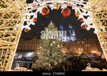 Prague, République tchèque. 01 décembre 2023. Une répétition générale de la cérémonie d'éclairage du sapin de Noël sur la place de la Vieille ville à Prague, République de zech, le 1 décembre 2023. Crédit : vit Simanek/CTK photo/Alamy Live News Banque D'Images