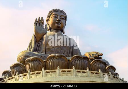 Gros plan du Big Buddha Ngong Ping sur l'île de Lantau, Hong Kong Banque D'Images